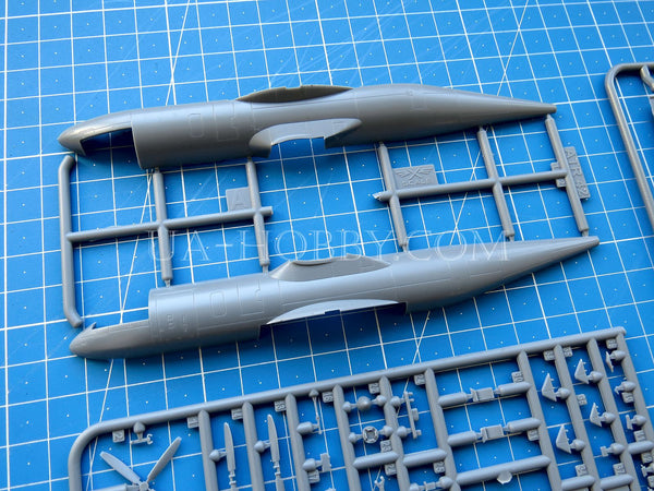 1/144 ATR-42-300. X-Scale X144009