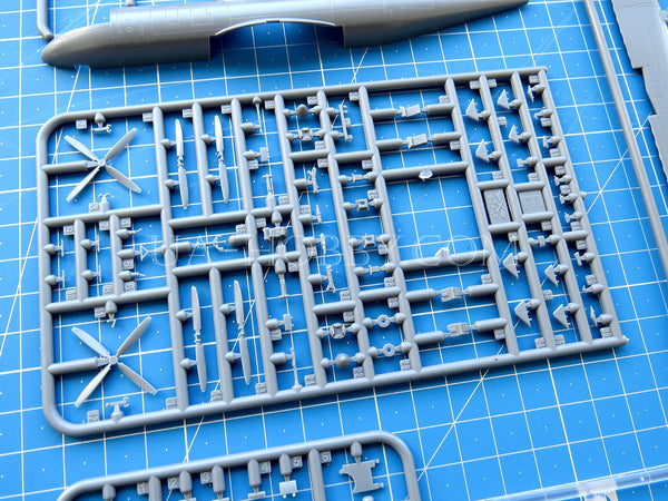 1/144 ATR-42-300. X-Scale X144009
