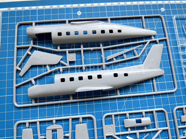 1/72 Embraer EMB-110P Bandeirante. Amodel 72399