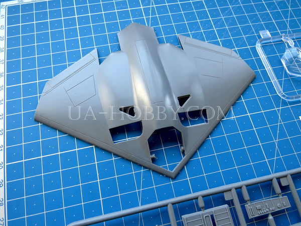 1/144 Northrop Grumman B-21 Raider. AMP 144015