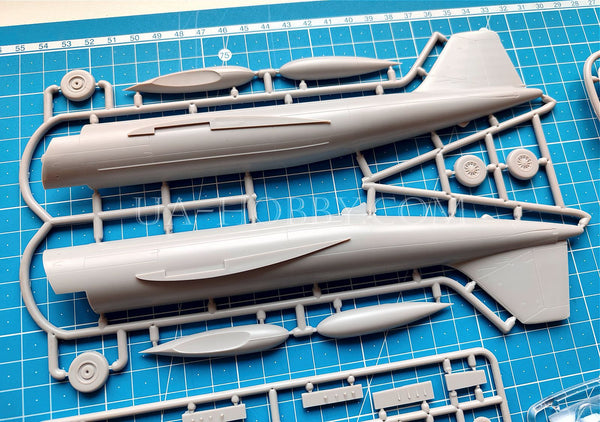 1/72 English Electric Canberra T.4. AMP 72-01 lim, 1 of 190pcs