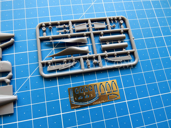 1/144 Nordenfelt-II Steam-powered Submarine. MikroMir 144-040