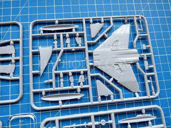 1/144 F-4J Phantom II. SOVA-M SVM-14001