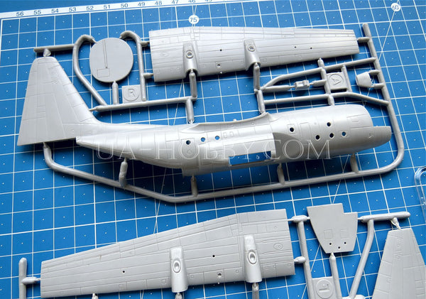 1/144 EC-130Q atmosphere research airplane. SOVA-M SVM-14007