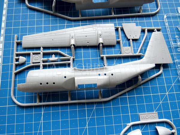 1/144 EC-130Q atmosphere research airplane. SOVA-M SVM-14007