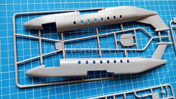 1/72 Beechcraft 1900C Falcon Express Cargo Airlines. Amodel 72346