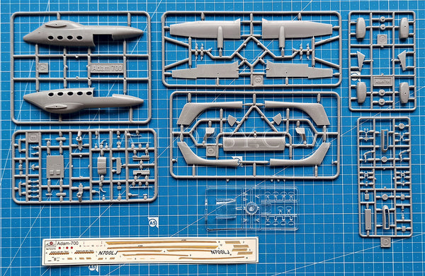 1/72 Adam A-700. Amodel 72370