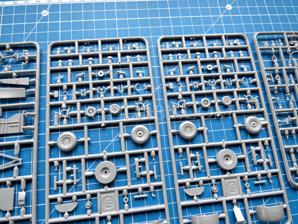 GRUMMAN HU-16B ALBATROSS U.S.A.F. SOVA-M 1/72 Plastic Kit GRUMMAN HU-16B ALBATROSS U.S.A.F. SOVA-M 1/72 Plastic Kit
